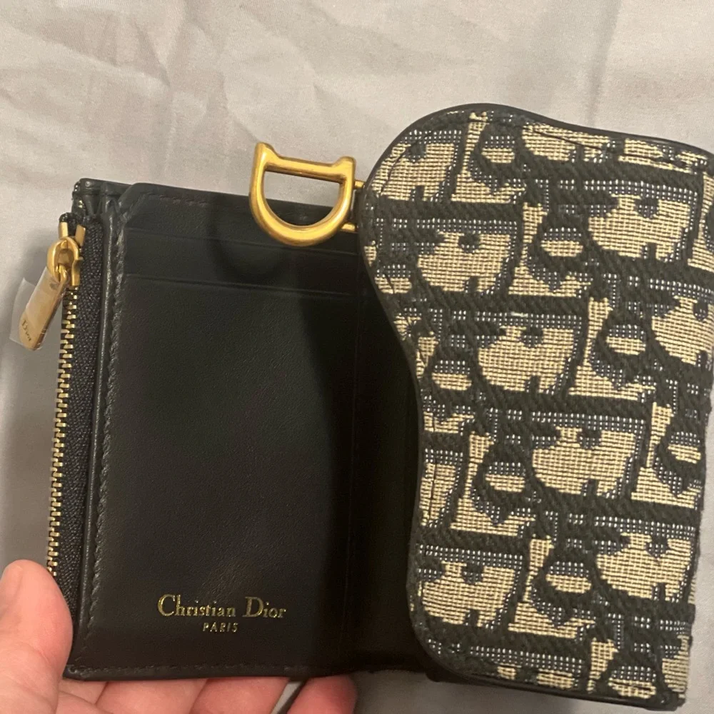 Saddle Lotus Wallet
Blue Dior Oblique Jacquard - Picture 3 of 4